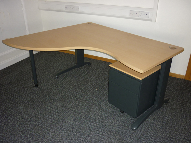 Steelcase beech 1600 x 1400800mm wave desks