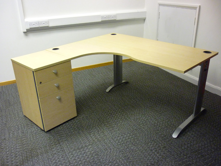 Sven Brevis maple 1600x1640mm desk and pedestal