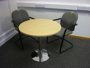 Sven circular meeting table