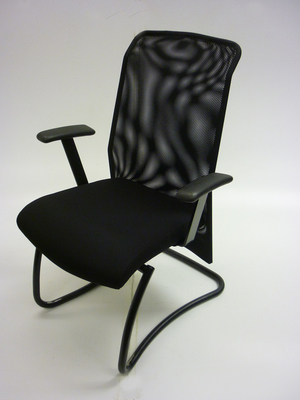 Square back mesh meeting chair CE