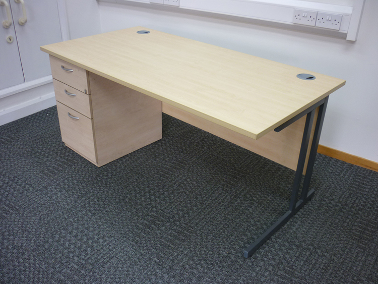 1600x800mm AFI Phase maple desks