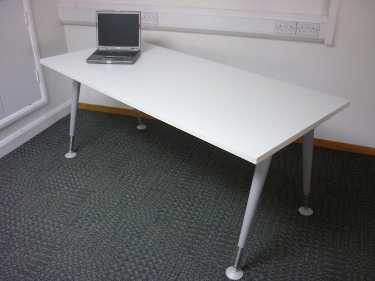 Knoll white 1800x800mm desk