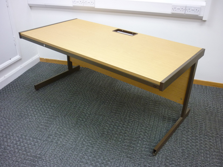 Light oak FFC 1600x800mm desks