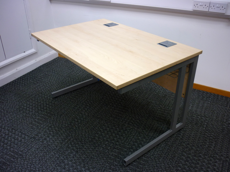 Ofquest maple 1200x800mm rectangular desk
