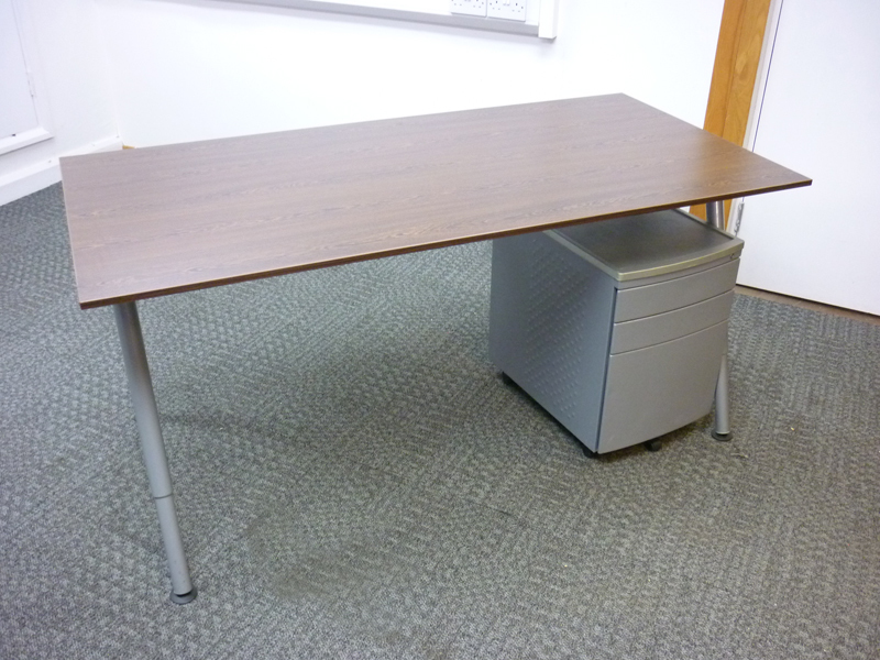 1600x800mm walnut desk
