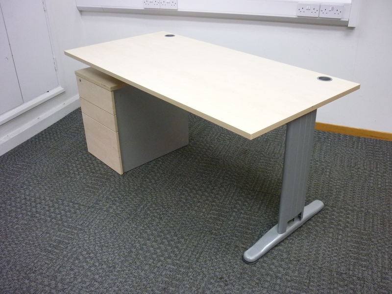 Mobili K2C maple 1600w x 800d mm beam desk