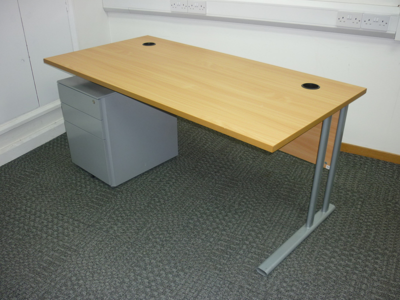 1600x800mm beech rectangular desks