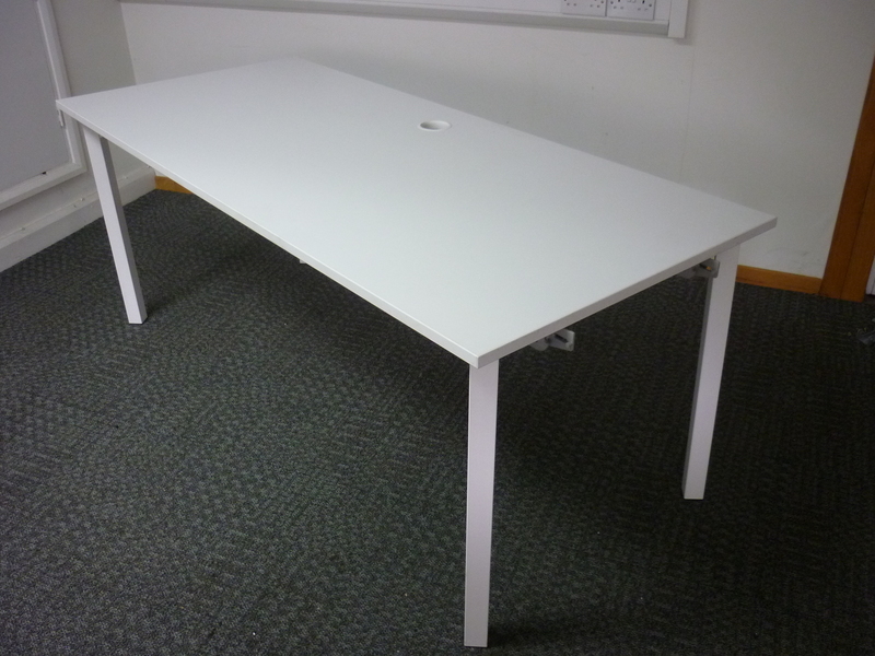 Kinnarps 1800x800mm white desks