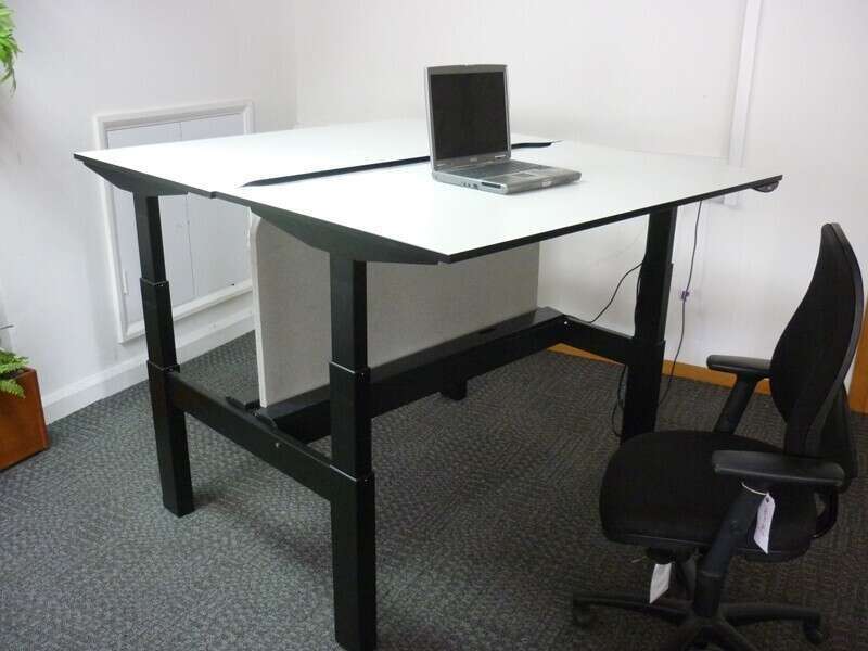 White Techo Lift 1400x800mm pairs of sit-stand desks