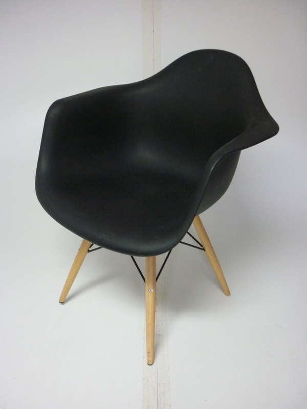Vitra DAW black lookalike armchair