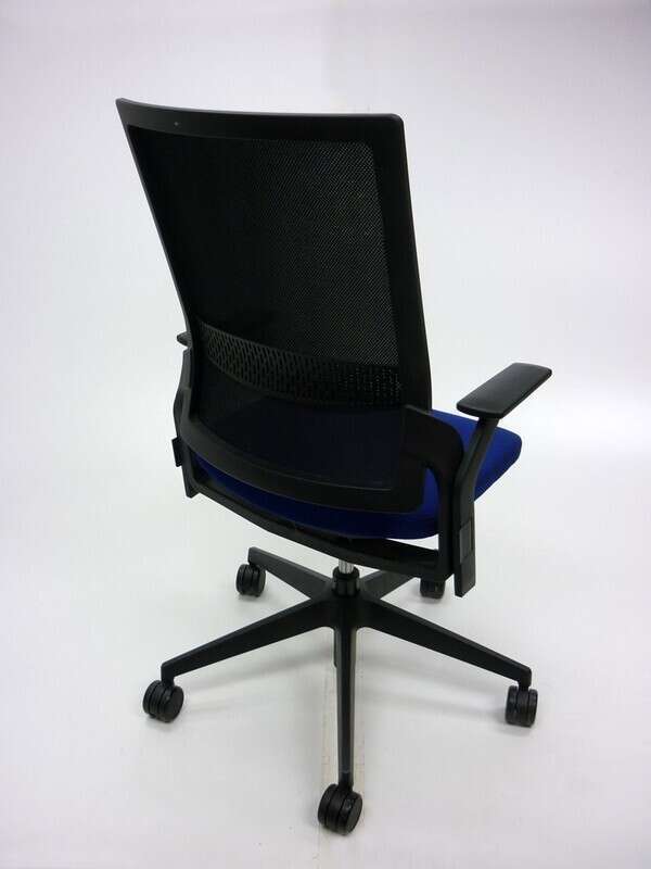 Senator Ecoflex blue/black mesh task chair
