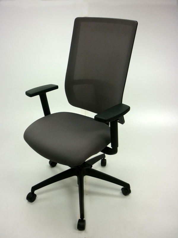 Komac Q by Boss Design light grey mesh task chair