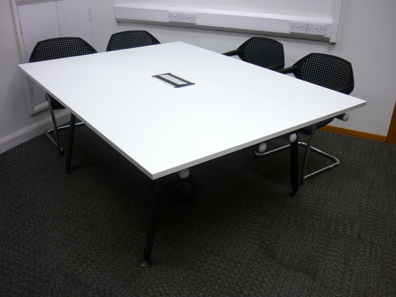 1900x1400mm Herman Miller Abak white tables