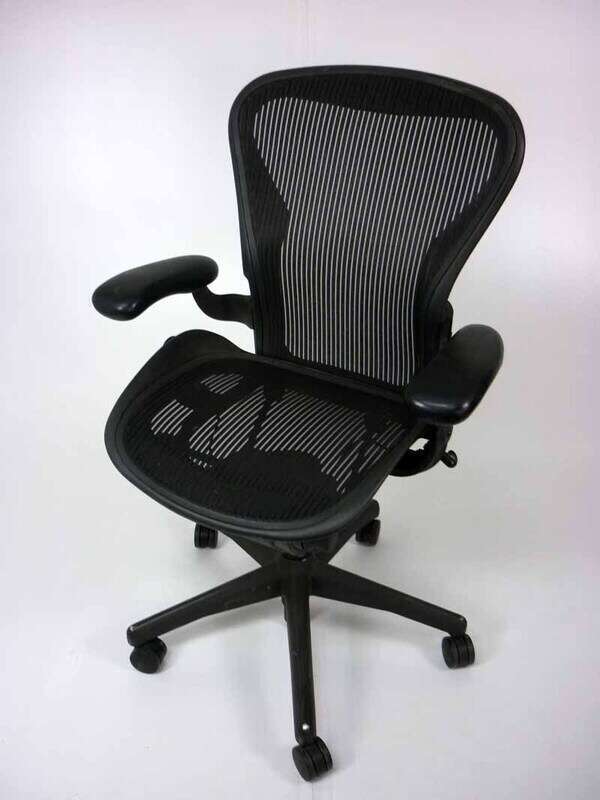 Herman Miller Aeron with fixed arms
