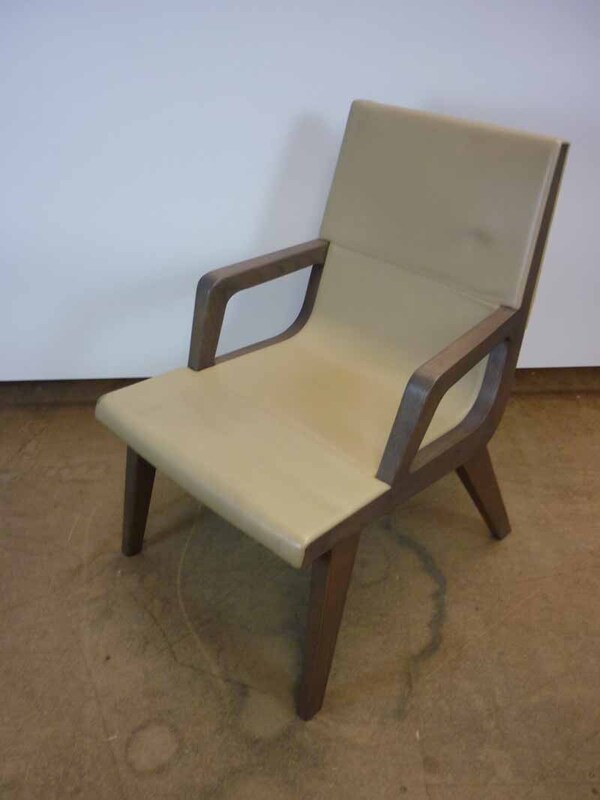 Maxalto Acanto leather armchair