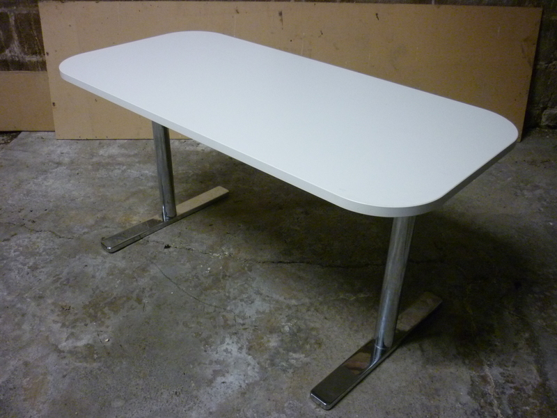 1350x650mm white Vitra Alcove table