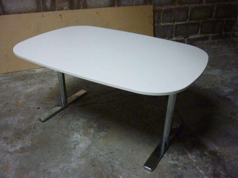 1350x650mm white Vitra Alcove table
