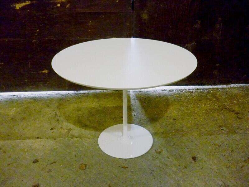 1200mm diameter white table with white base