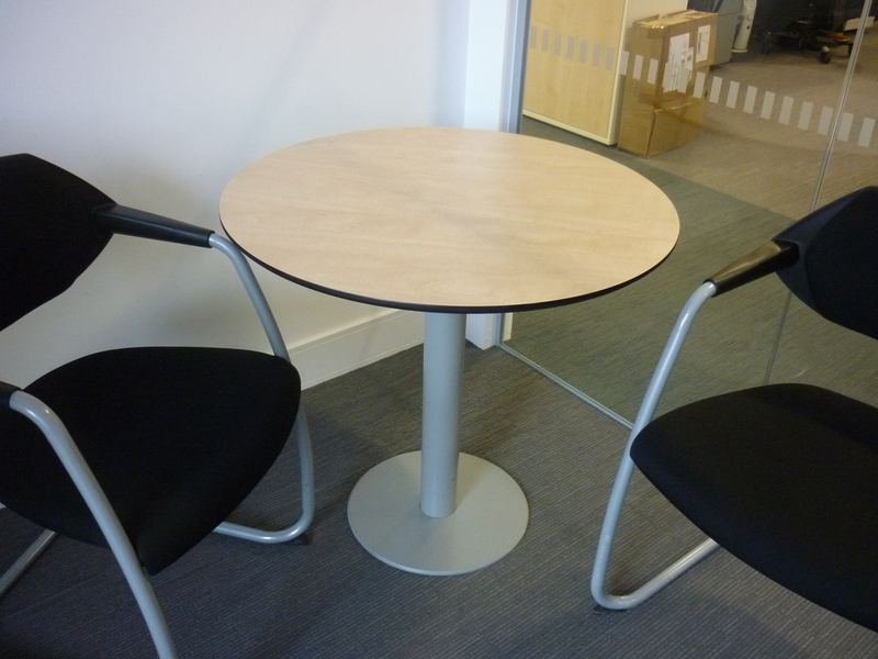 800mm diameter Techo maple table