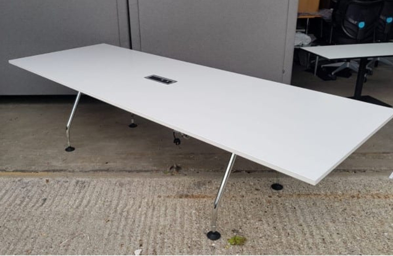 2800mm white Vitra MedaMorph table
