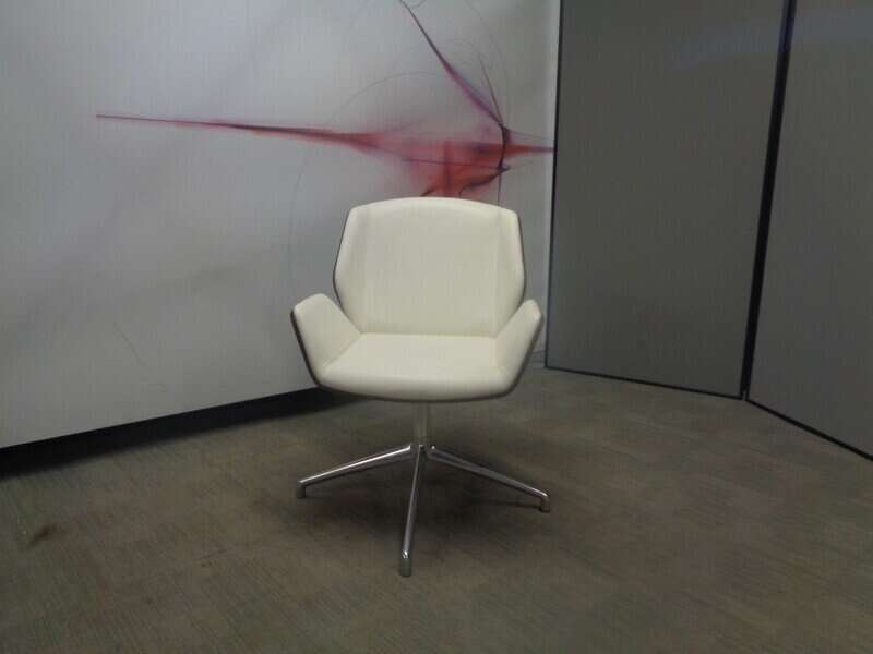 Boss Design Kruze Lounge Swivel Chair White / Oak