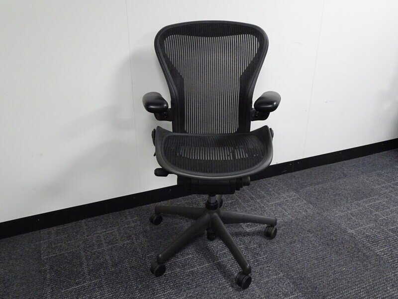 Herman Miller Aeron 2 Lever Fully Adjustable Arms Graphite Size A