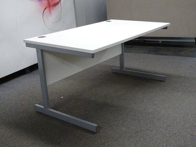 1400w mm White Freestanding Desk