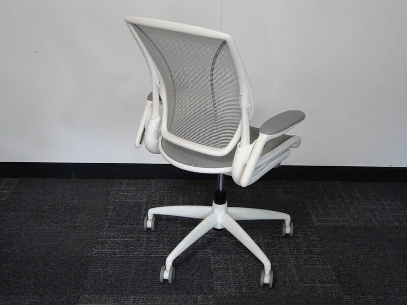 Humanscale Diffrient World Mesh Operator Chair Grey & White