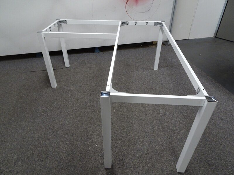 Quadrifoglio X4 L Shaped White Glass Top Desk with Return