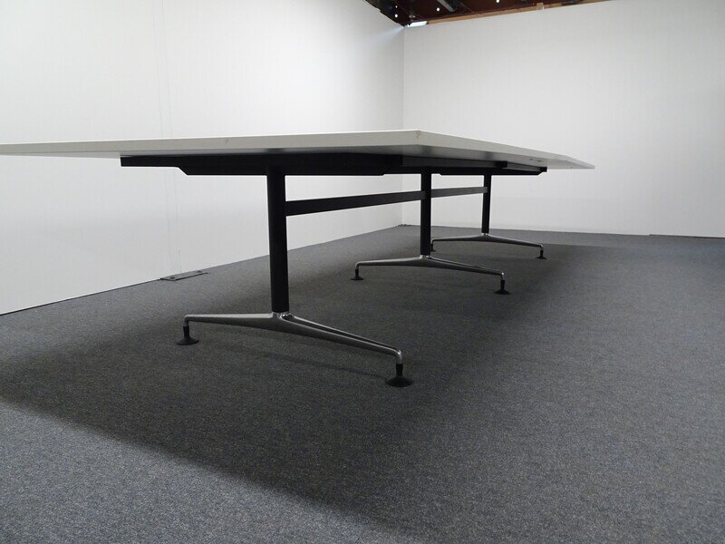 4000w mm White Boardroom Table