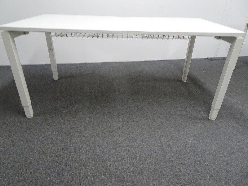 1600w mm Freestanding Desk with White Frame