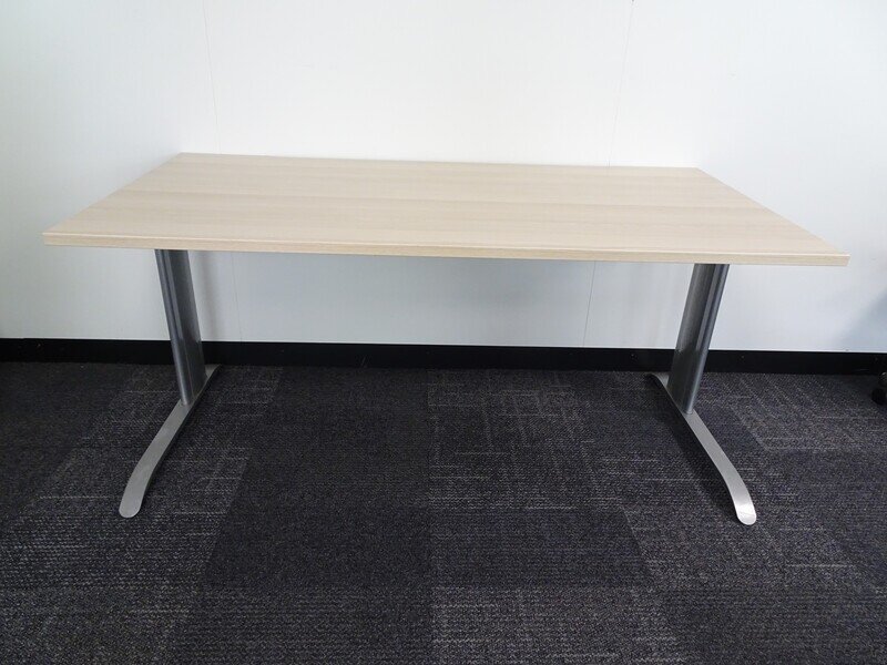 1600w mm Freestanding Desk with Grey Frame
