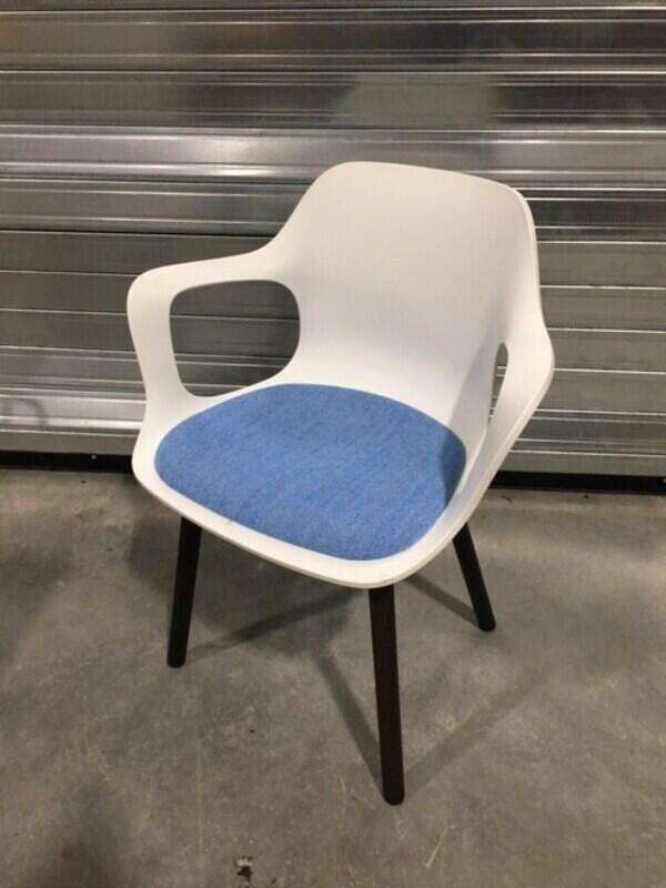 Vitra Hal Wood in blue/lime green