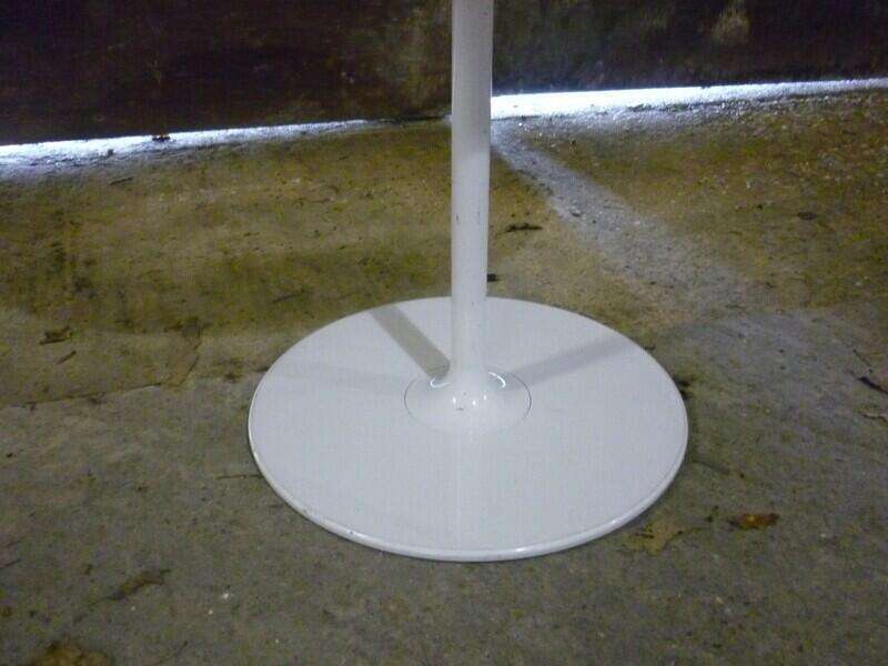 800mm diameter white table with white base
