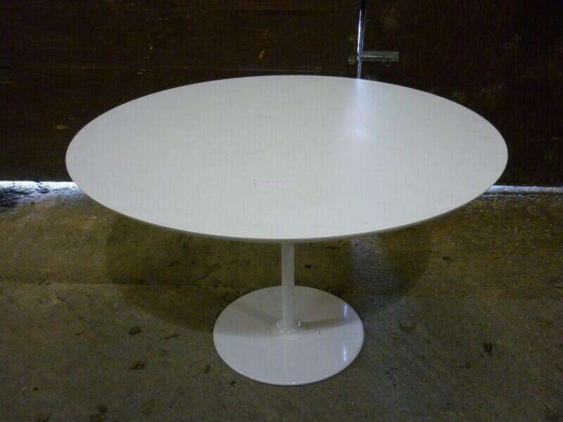 800mm diameter white table with white base