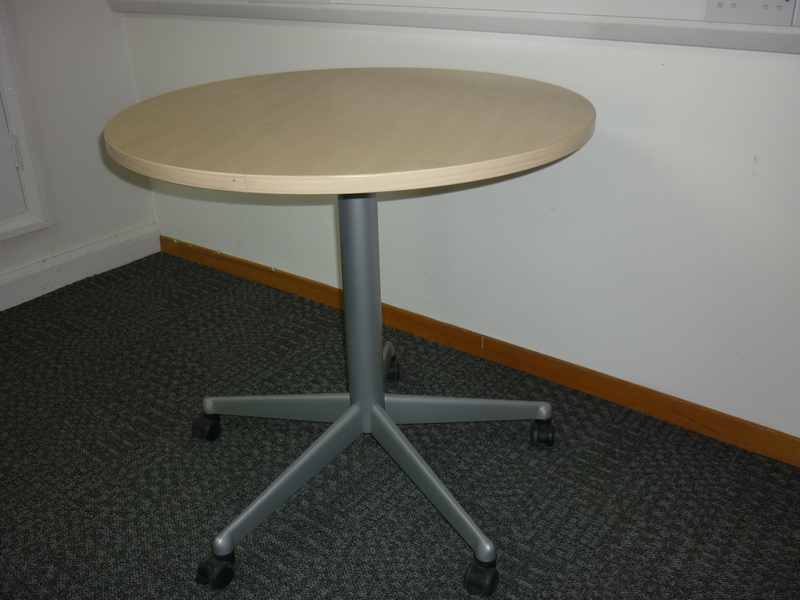 800mm diameter maple mobile meeting table