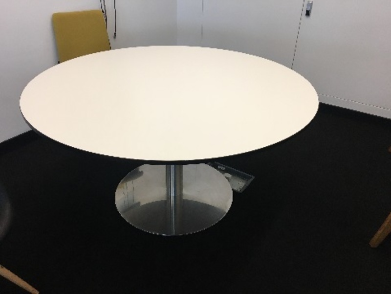 WHITE CIRCULAR TABLE