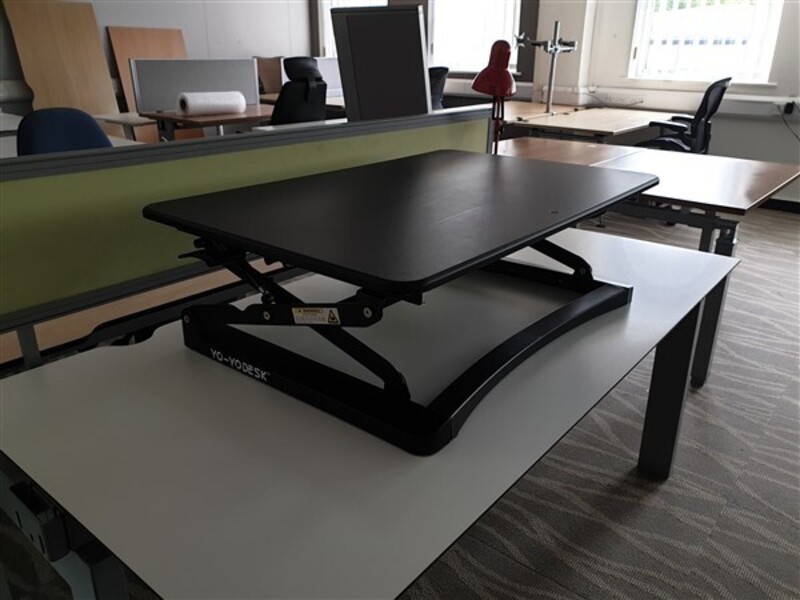 YoYo Desk Classic 90 Sit Stand Adjustable Rise Desk