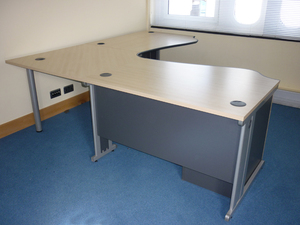 2300x2300mm Sven maple executive workstations
