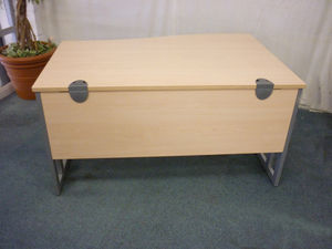 Maple Ofquest 1400mm rectangular desks