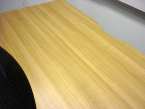 Oak 1400x800mm desk with cut out
