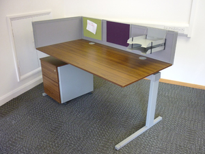 Techo Arkus C Walnut desks (CE)