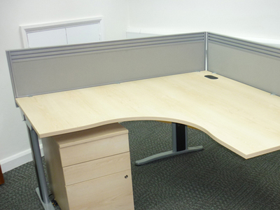 Senator Jigsaw maple 1600x1600mm desks
