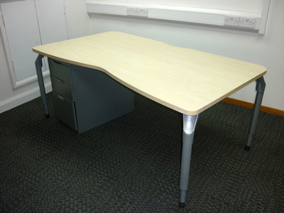 Steelcase maple 1800w x 1000/900d mm double wave desks