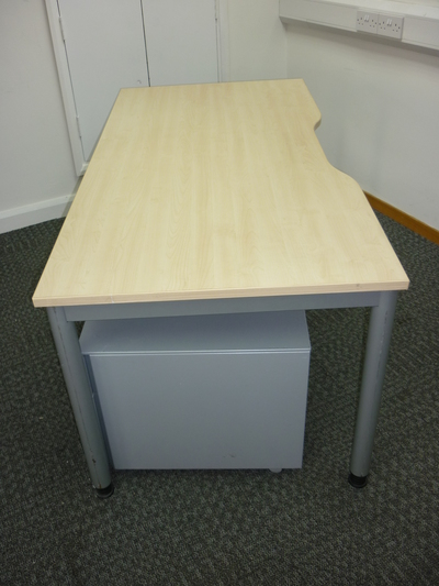 Steelcase maple rectangular 1600w x 800d mm desk