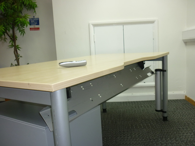 Steelcase maple rectangular 1600w x 800d mm desk