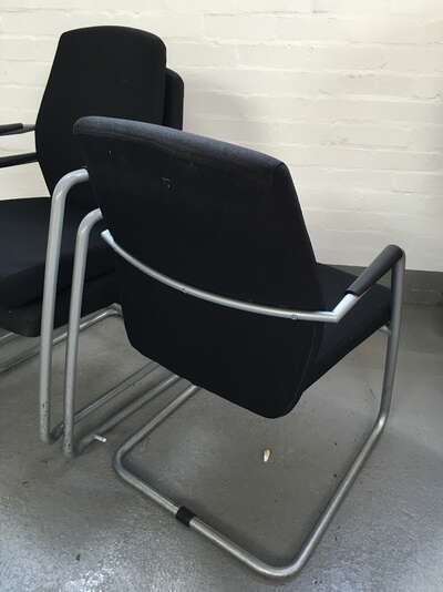 Black Connection Function meeting chair with arms (CE)