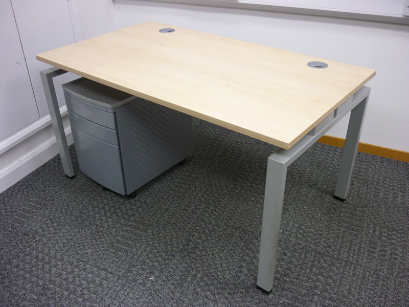 Senator Jigsaw 1600w x 800d mm maple desk