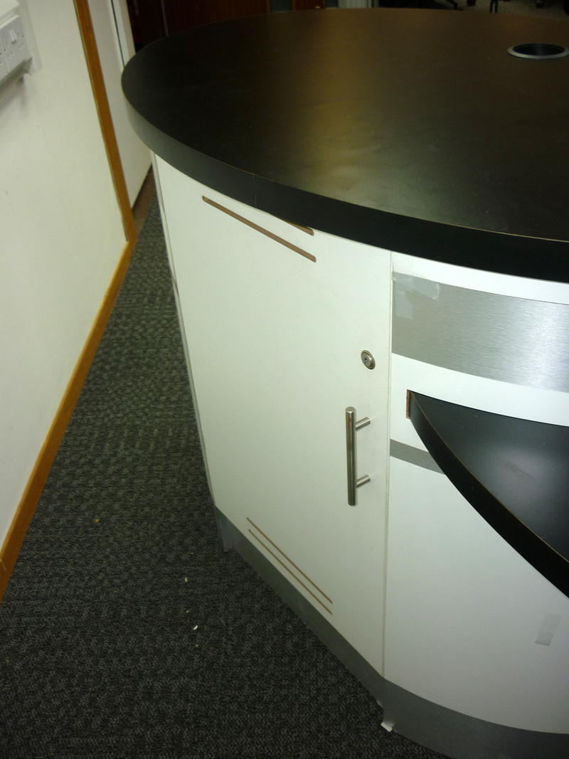 White/black unmanned reception desk