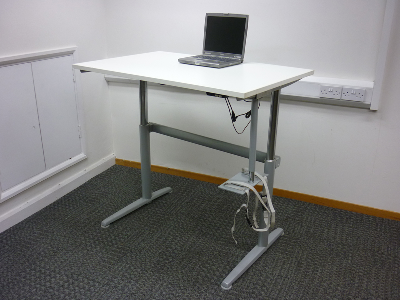 Electric height adjustable desks, various sizes (CE)
